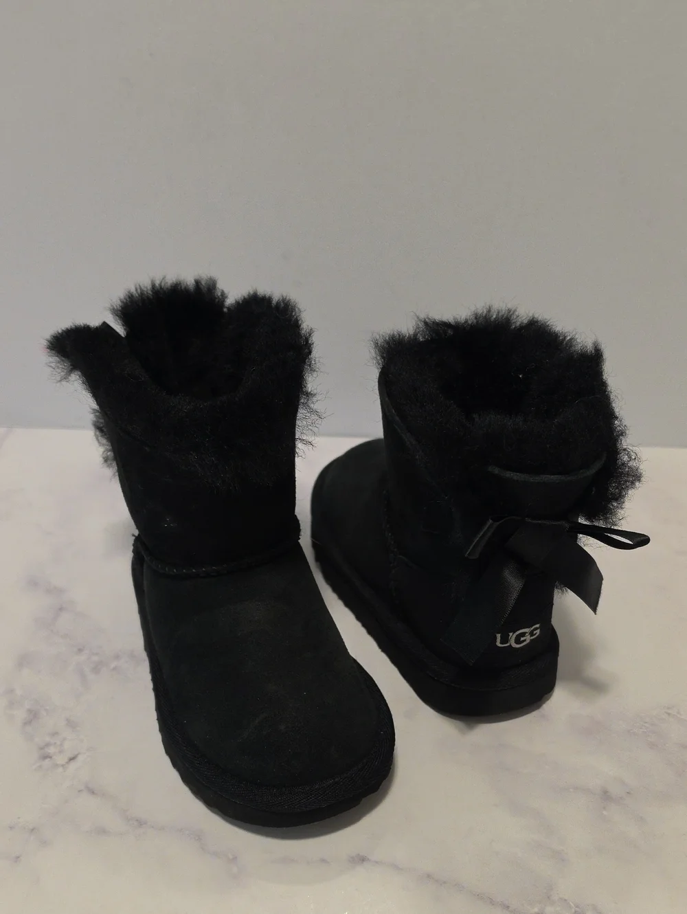 UGG Kids Black Bow-Back Shearling Ankle Boots
